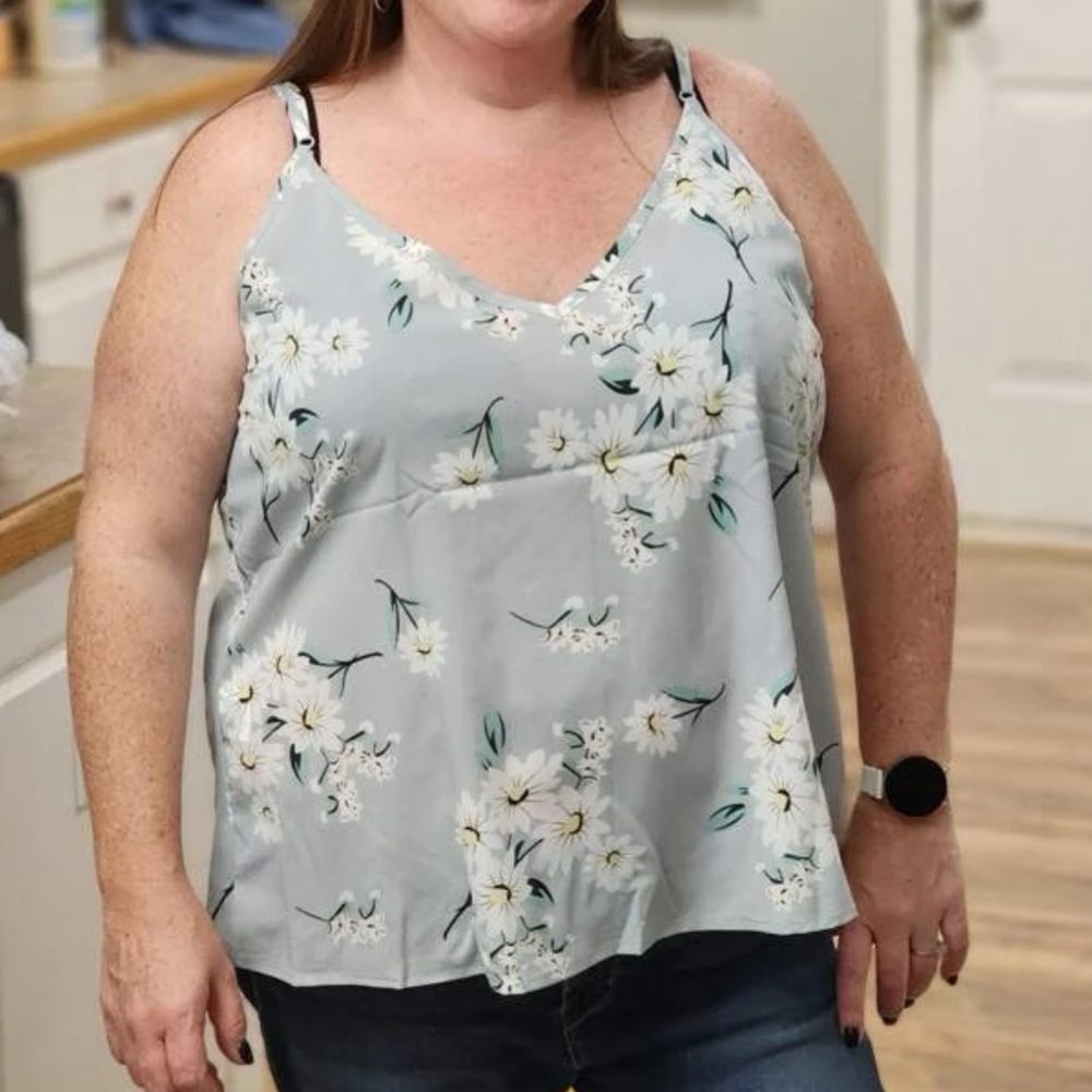 🌼 Floral Tank 🌼 - Picture 6 of 7